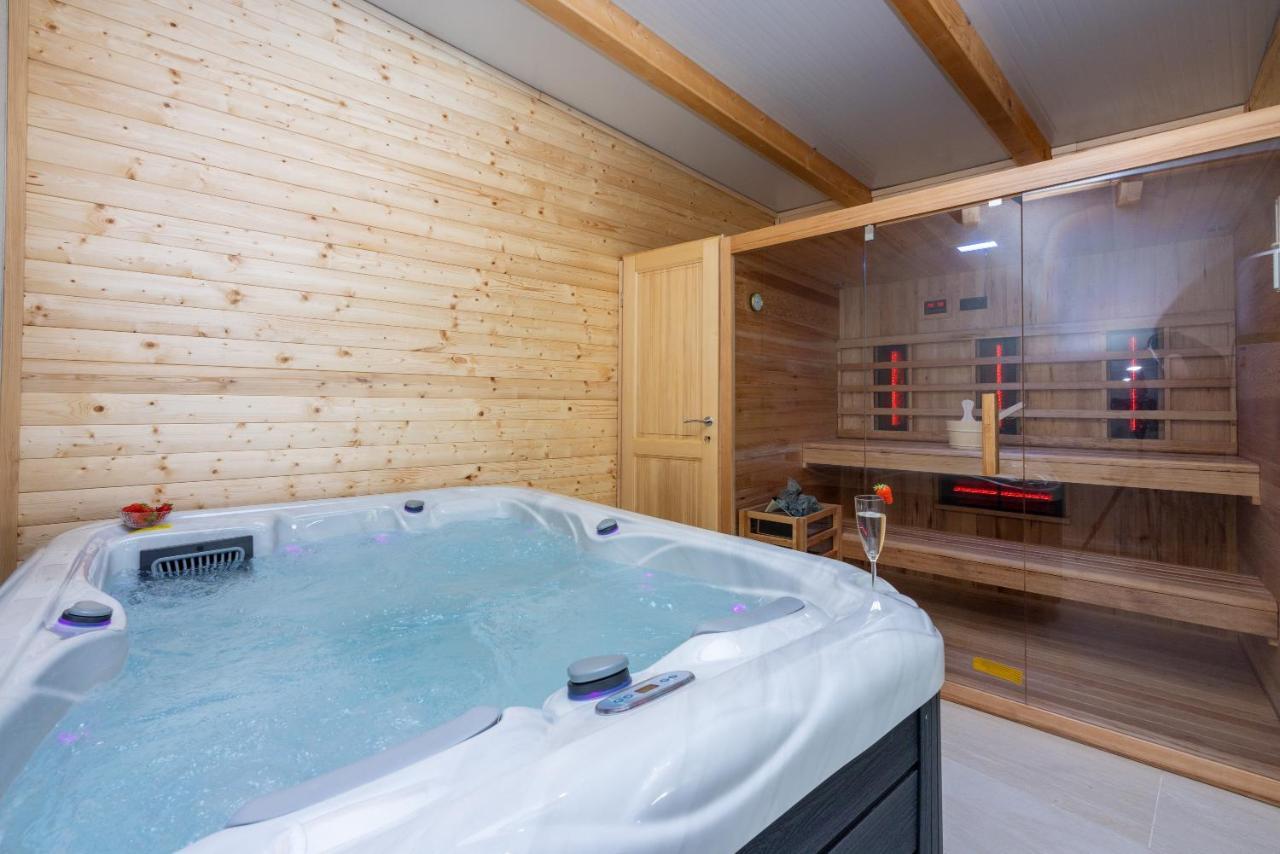 Villa Antani With Heated Pool, Sauna & Jacuzzi Цриквеница Экстерьер фото