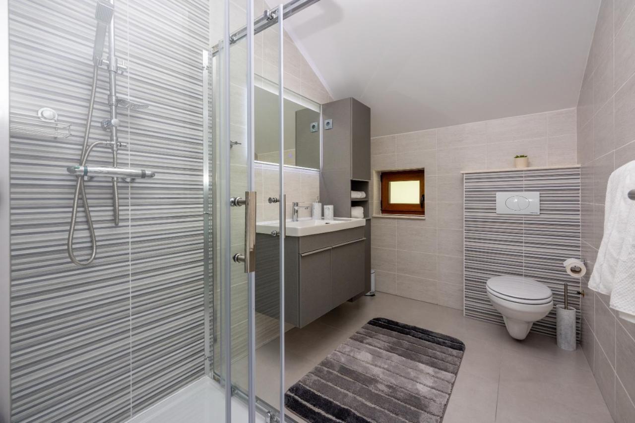 Villa Antani With Heated Pool, Sauna & Jacuzzi Цриквеница Экстерьер фото