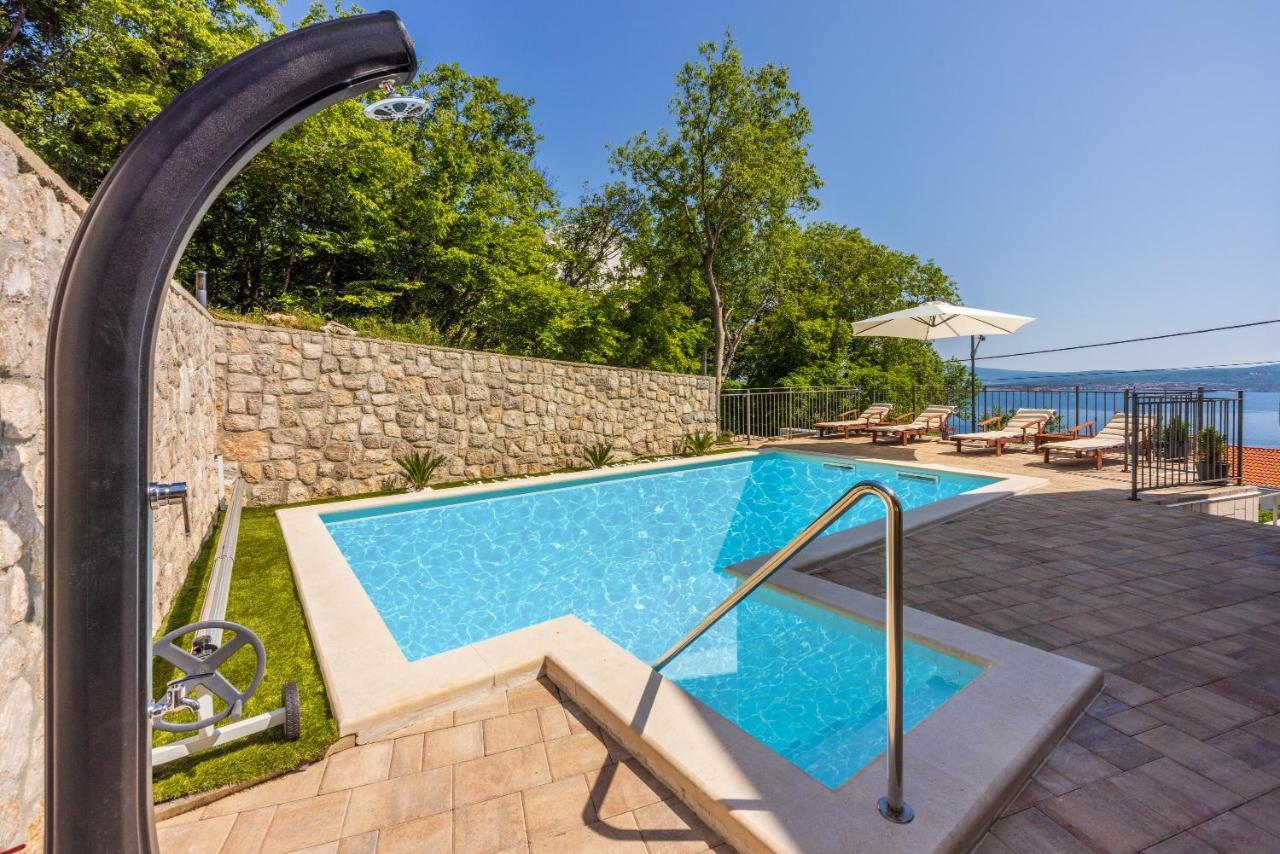 Villa Antani With Heated Pool, Sauna & Jacuzzi Цриквеница Экстерьер фото